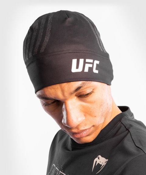 UFC Venum Authentic Fight Night Unisex Walkout Beanie – Schwarz