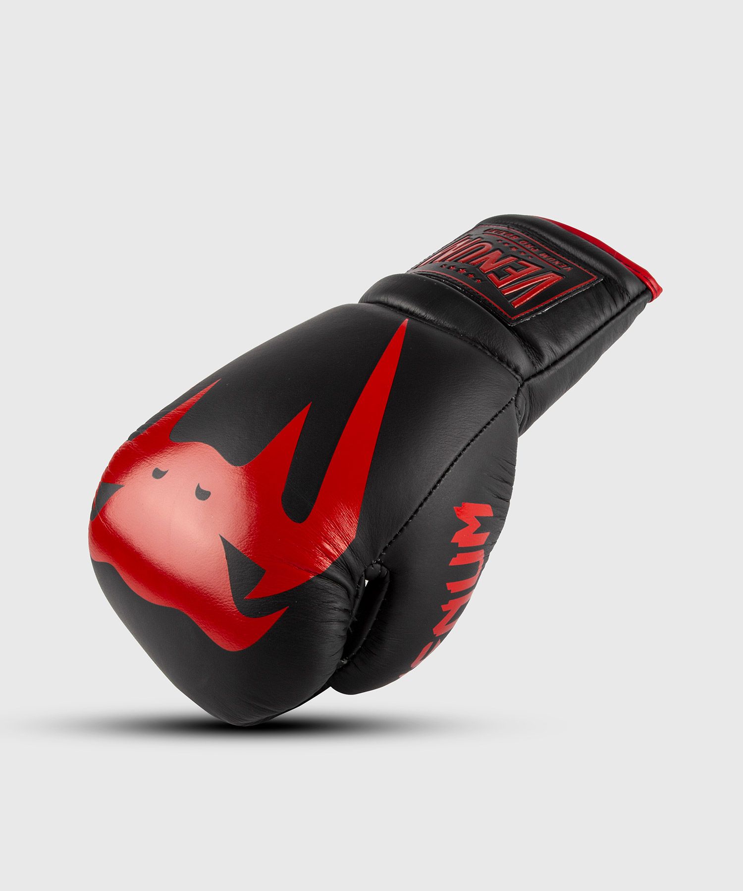 Venum Giant 2.0 Pro Boxing Gloves - With Laces