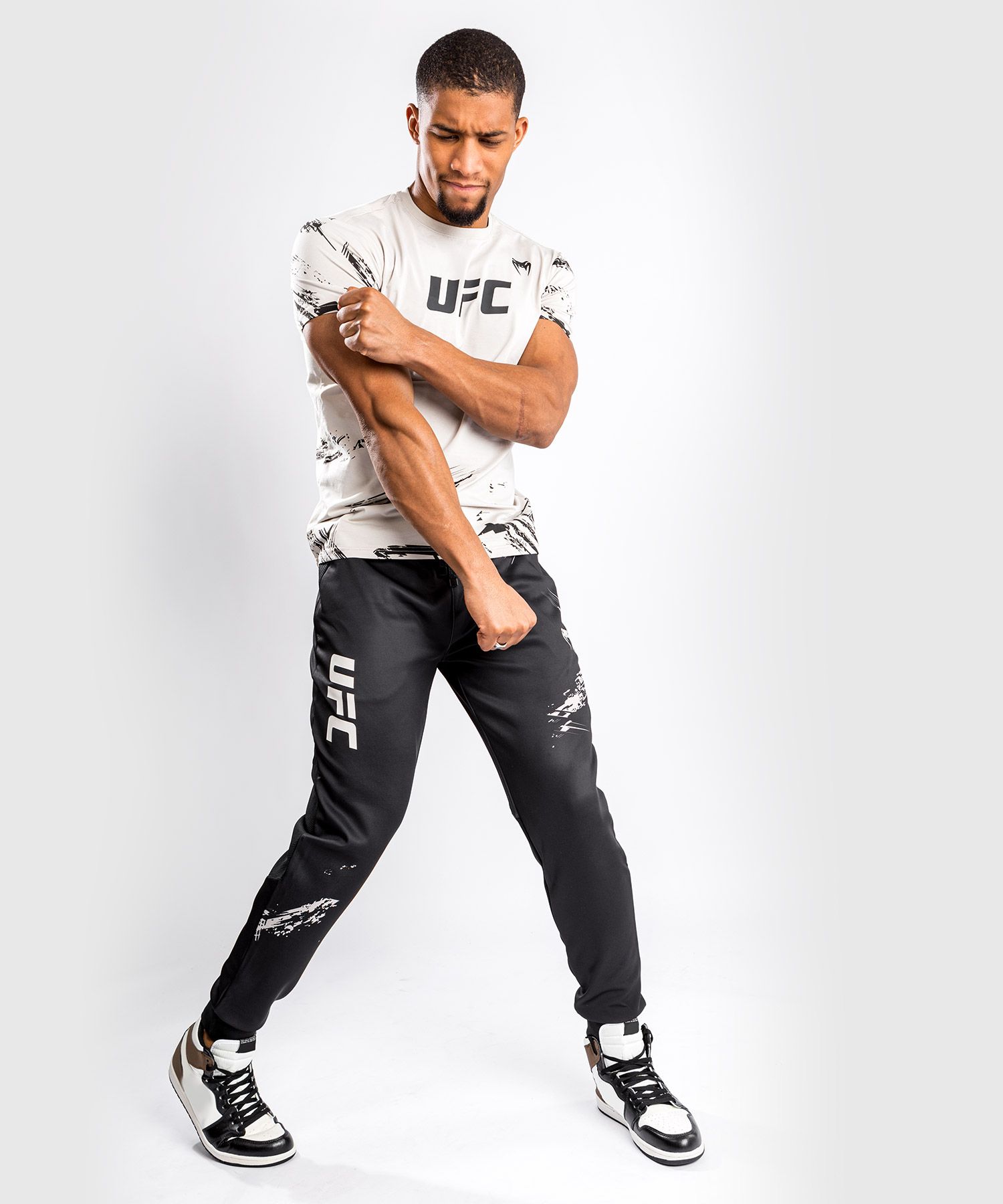 Pantalone jogger UFC Venum Authentic Fight Week 2.0 - nero/sabbia