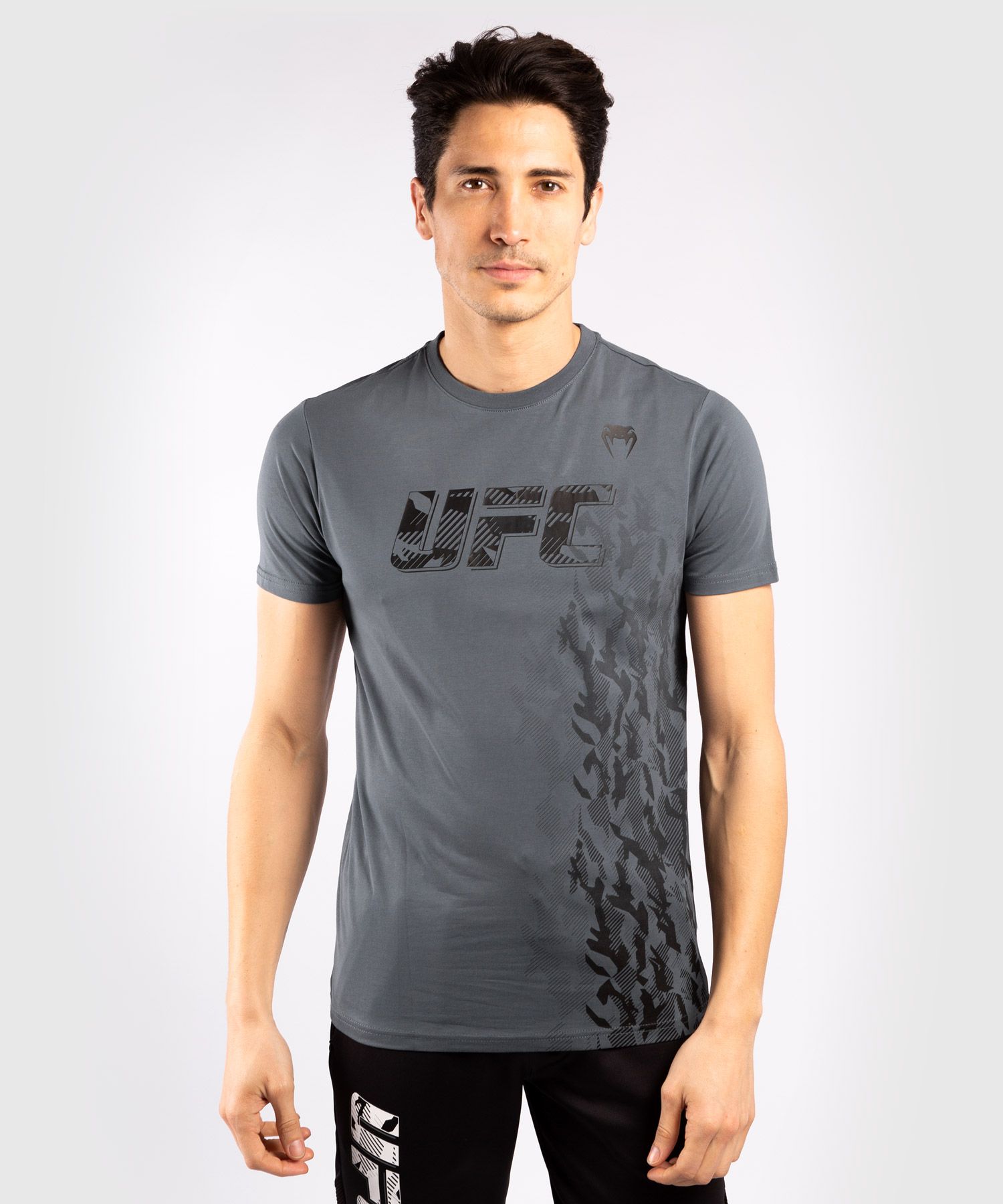 UFC Venum Authentic Fight Week Herren Kurzarm T-Shirt - Grau