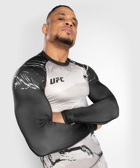 UFC Venum Authentic Fight Week 2.0 Compression T-Shirt – Langarm – Sand/Schwarz