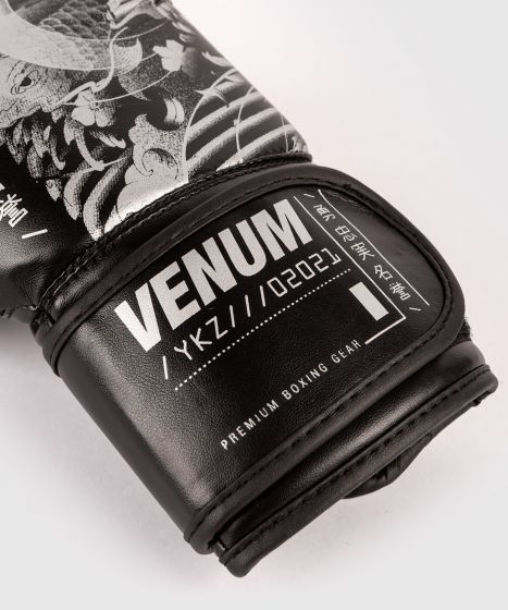 Gants de Boxe Venum YKZ21 - Pour Enfant - Noir/Blanc