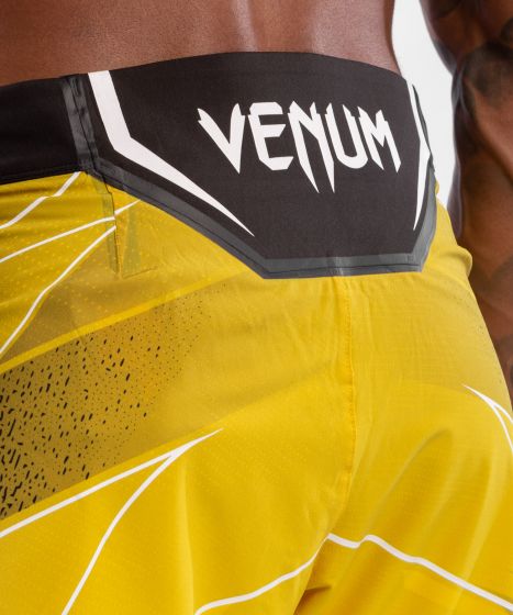 UFC Venum Authentic Fight Night Herren Shorts - Short Fit - Gelb