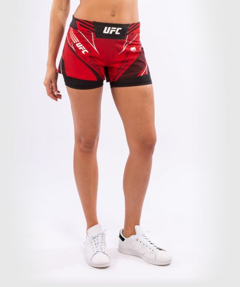 Fightshorts Donna UFC Venum Authentic Fight Night - Vestibilità Corta - Rosso