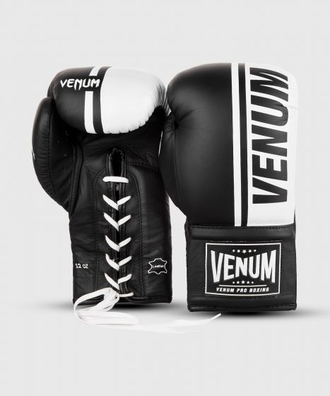 Venum Shield Pro bokshandschoenen - met veters - Zwart/Wit