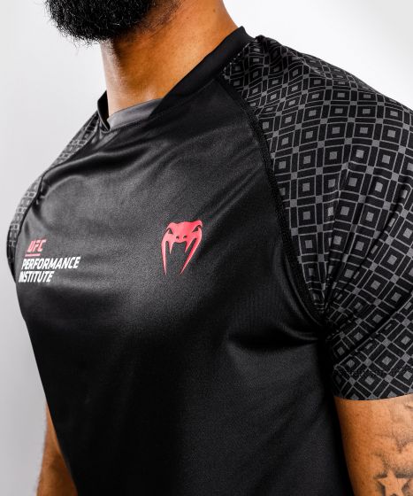 Camiseta Venum UFC Performance Institute Dry Tech - Negro/Rojo