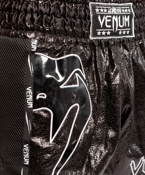 Pantaloncini da Muay Thai Venum Giant Infinite - Nero/Nero
