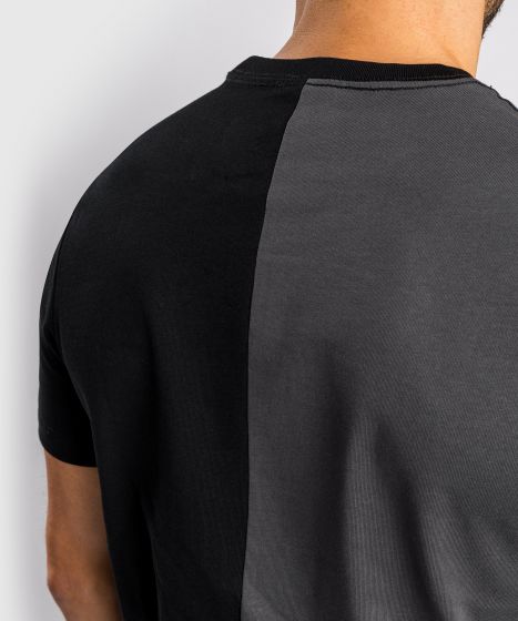Camiseta Venum Giant Split - Negro/Gris