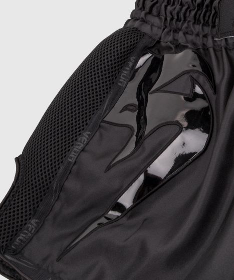 Pantalones Cortos de Muay Thai Venum Giant - Negro/Negro