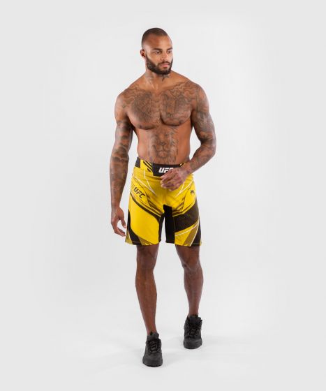 UFC Venum Authentic Fight Night Herren Shorts - Long Fit - Gelb