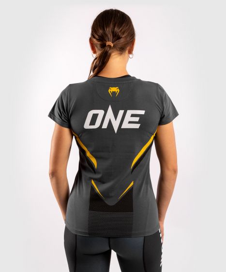 Camiseta ONE FC Impact - Mujer - Gris/Amarillo
