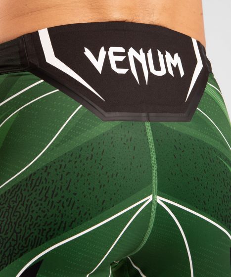 UFC Venum Authentic Fight Night Herren Vale Tudo Shorts - Short Fit - Grün