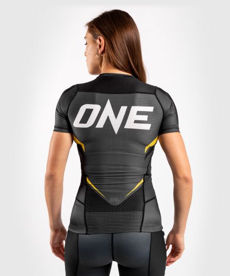 T-shirt de compression Venum ONE FC Impact - manches courtes - pour femme - Gris/Jaune