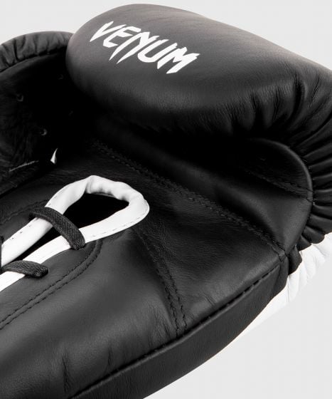 Venum Giant 2.0 Pro bokshandschoenen - met veters - Zwart/Wit