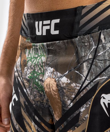 Pantalones cortos UFC Venum Authentic Fight Night Fight para hombre - Corte largo - Camuflaje Realtree®